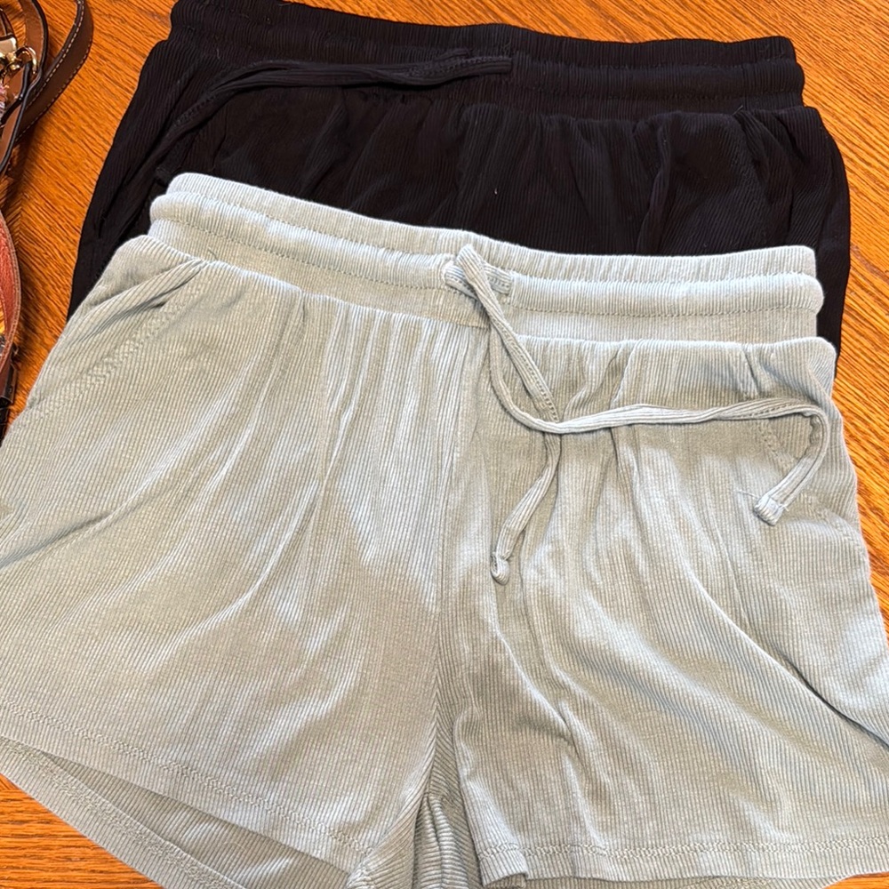 Comfy Ribbed Shorts Set in Black and green